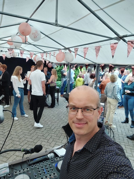DJ E-RIK feest