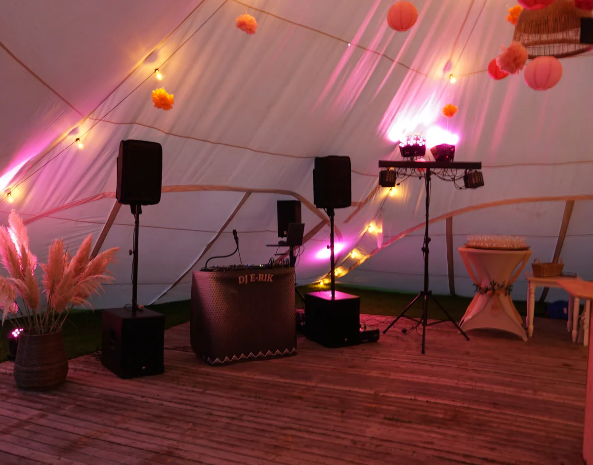 Professionele feestverlichting en lichtshow van DJ E-RIK op locatie
